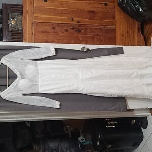 NWT Brides Wedding Dress White Sheer Lacy Floral Zips Train Lined Size 10 READ